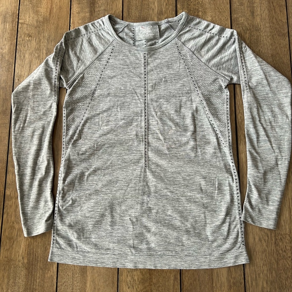 Athleta XS Extra Small Foothill Seamless Laser Cut Long Sleeve Athletic Shirt